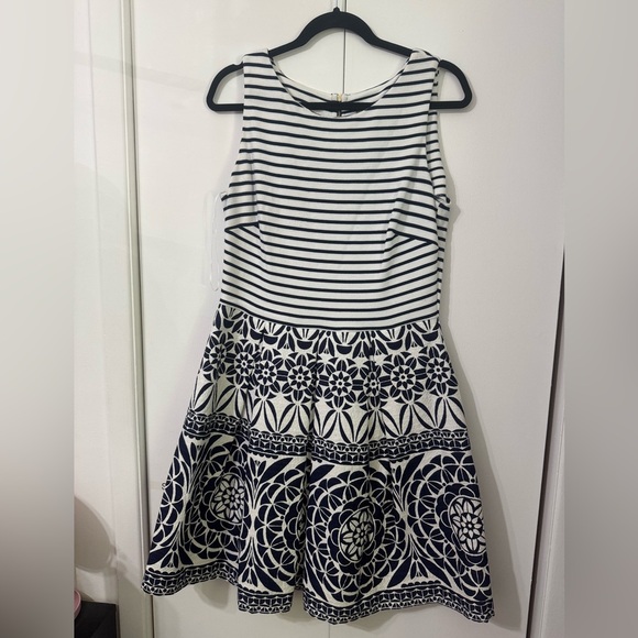 Dress - Picture 1 of 4